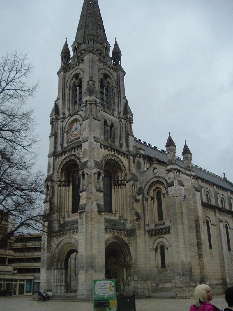 town-hall-in-center-of-angouleme